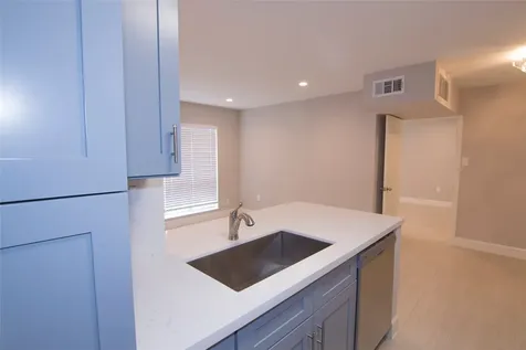 2201 Fountain View Drive 44 Houston TX 77057