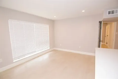 2201 Fountain View Drive 44 Houston TX 77057