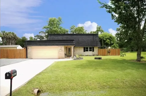 215 County Road 193 Alvin TX 77511