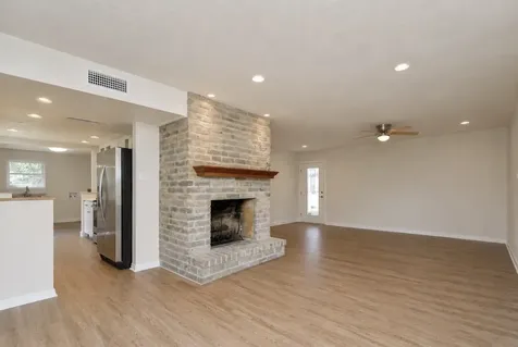 215 County Road 193 Alvin TX 77511