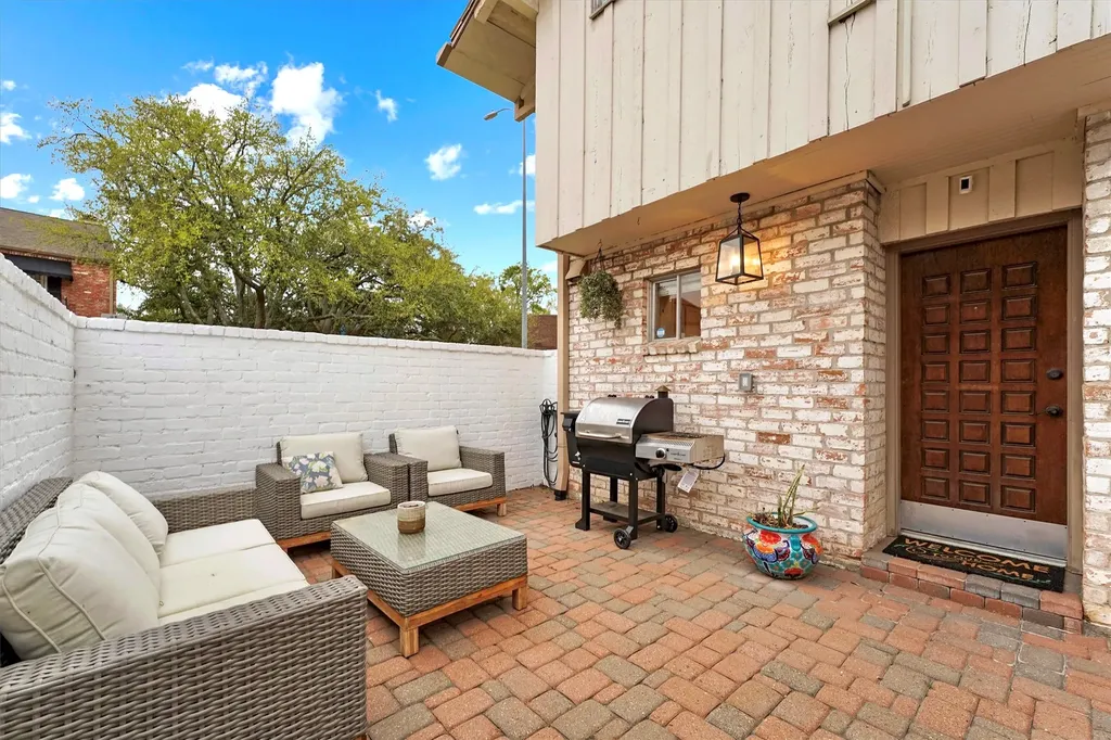 1953 Stoney Brook Drive 1953 Houston TX 77063