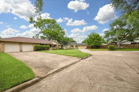 1607 Willowby Drive Houston TX 77008