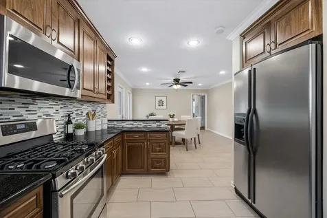 1607 Willowby Drive Houston TX 77008