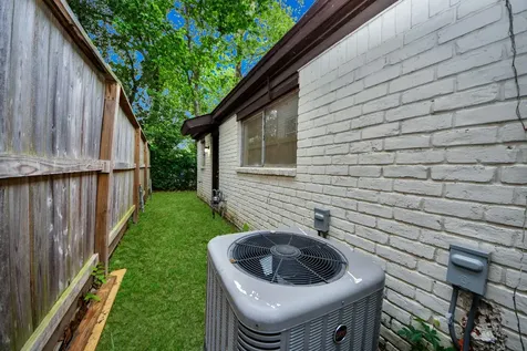 1736 Crestdale Drive 6 Houston TX 77080