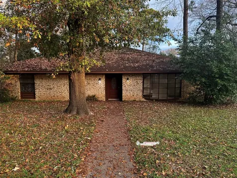 321 Olive Street Huntsville TX 77340