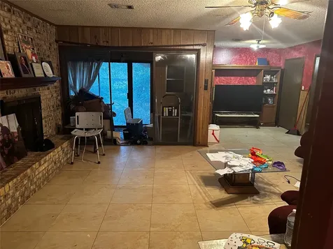 321 Olive Street Huntsville TX 77340