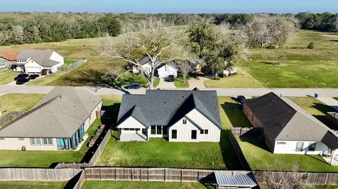 443 Wellshire Drive West Columbia TX 77486