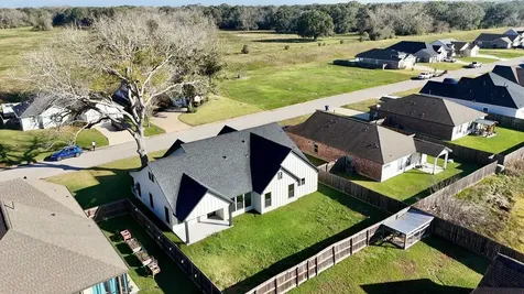 443 Wellshire Drive West Columbia TX 77486