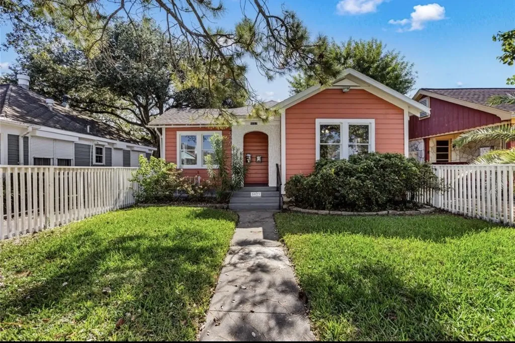 5023 Avenue N 1/2 Galveston TX 77551