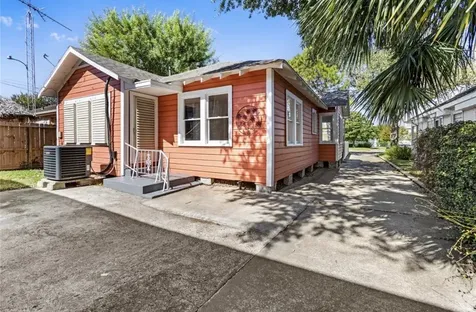 5023 Avenue N 1/2 Galveston TX 77551