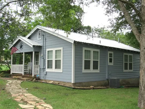 1013 Prairie Lea Street Brenham TX 77833