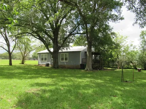 1013 Prairie Lea Street Brenham TX 77833