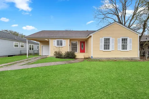 1130 17th Avenue N Texas City TX 77590