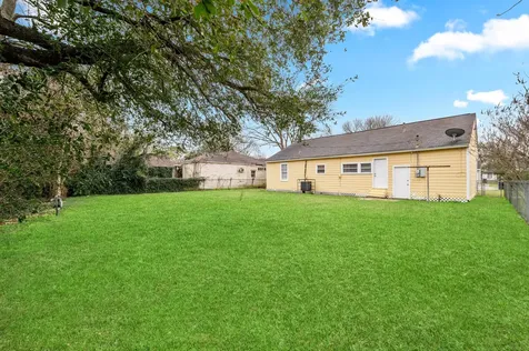 1130 17th Avenue N Texas City TX 77590