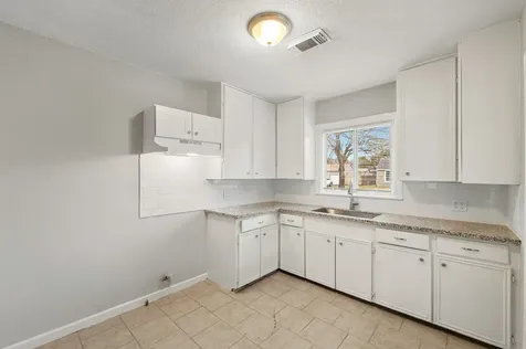 1130 17th Avenue N Texas City TX 77590