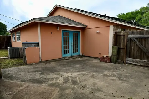 252 Bastrop Street Angleton TX 77515
