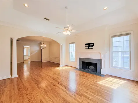 2211 Augusta Drive 19 Houston TX 77057