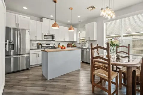 464 Magnolia Crossing League City TX 77573