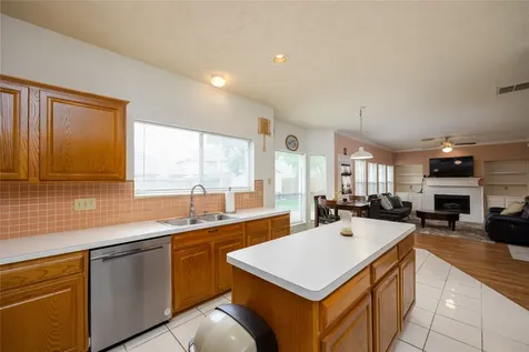 303 Welford Lane Highlands TX 77562