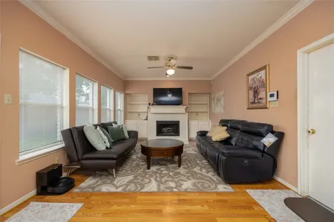 303 Welford Lane Highlands TX 77562
