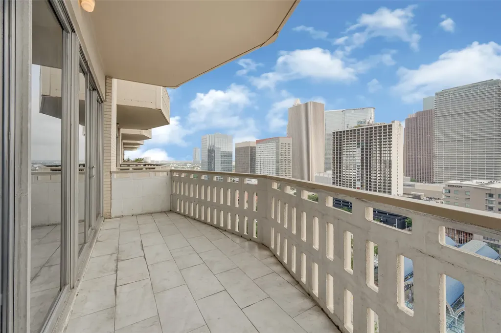 2016 Main Street 1707 Houston TX 77002