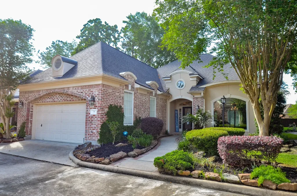 7 Champion Villa Drive Houston TX 77069