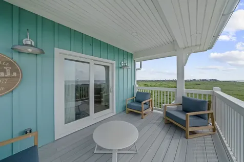 699 Seaside Drive Crystal Beach TX 77650
