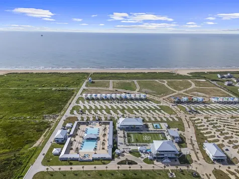 699 Seaside Drive Crystal Beach TX 77650