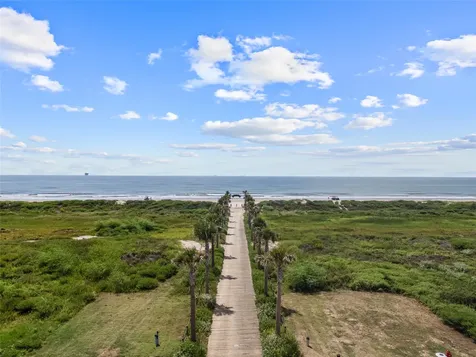 699 Seaside Drive Crystal Beach TX 77650
