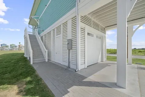 699 Seaside Drive Crystal Beach TX 77650