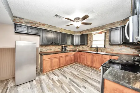 204 S 4th Street Alvin TX 77511