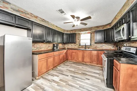 204 S 4th Street Alvin TX 77511