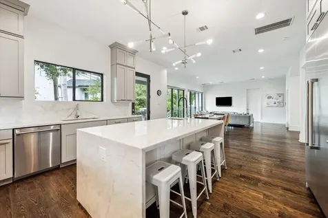 1010 Waltway Drive Houston TX 77008