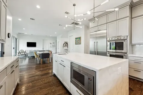 1010 Waltway Drive Houston TX 77008
