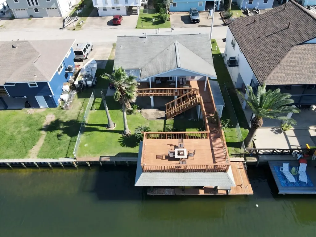 1006 Redfish Street Bayou Vista TX 77563