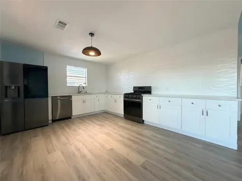1006 Redfish Street Bayou Vista TX 77563
