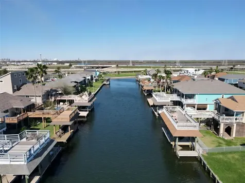 1006 Redfish Street Bayou Vista TX 77563