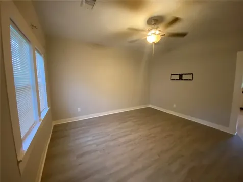 121 Parker Lane West Columbia TX 77486