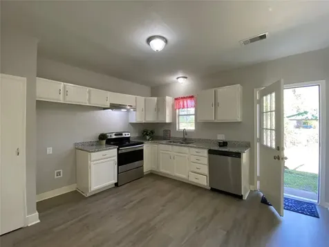 121 Parker Lane West Columbia TX 77486
