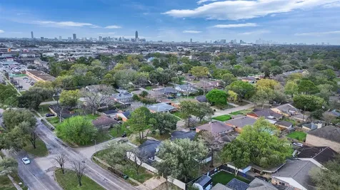 5675 Sylmar Road Houston TX 77081