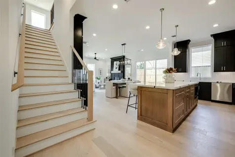 2011 Hopkins Street Houston TX 77006