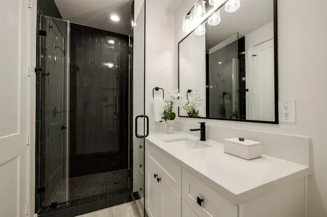 2011 Hopkins Street Houston TX 77006