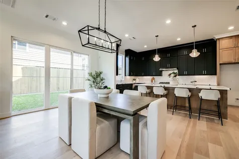 2011 Hopkins Street Houston TX 77006