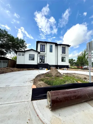 5009 Holt Street Bellaire TX 77401