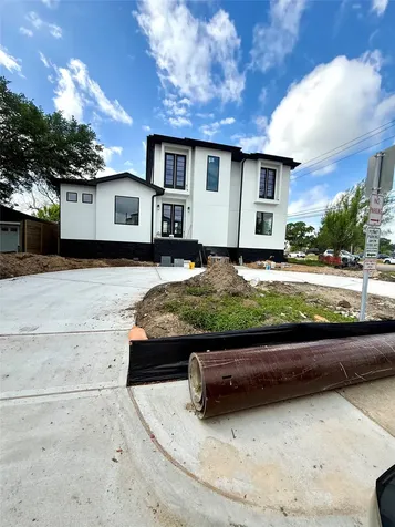 5009 Holt Street Bellaire TX 77401