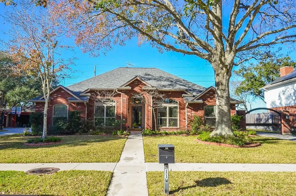 811 W Green Belt Drive Sugar Land TX 77498