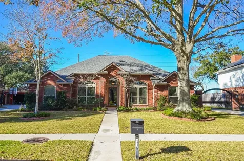 811 W Green Belt Drive Sugar Land TX 77498