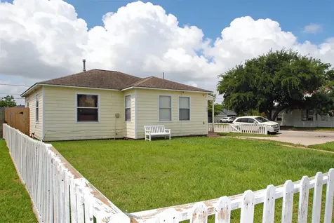 1231 W 7th Street Freeport TX 77541