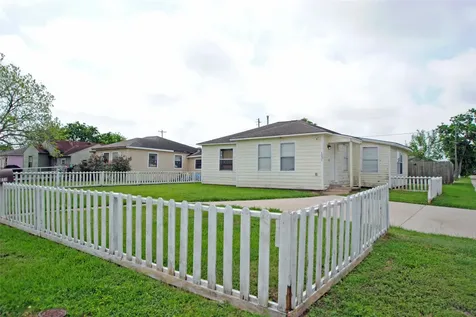 1231 W 7th Street Freeport TX 77541