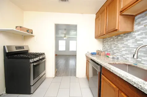 1231 W 7th Street Freeport TX 77541